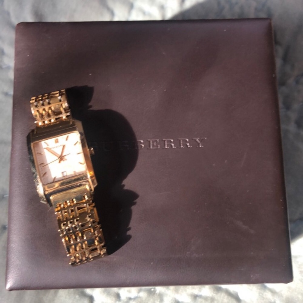 Burberry plaid gold watch - READ DESCRIPTION! ✨